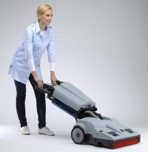 floor-scrubber-drier-machine-lindhaus-lw46-easy-to-manouver